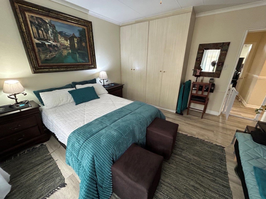 6 Bedroom Property for Sale in Wavecrest Eastern Cape
